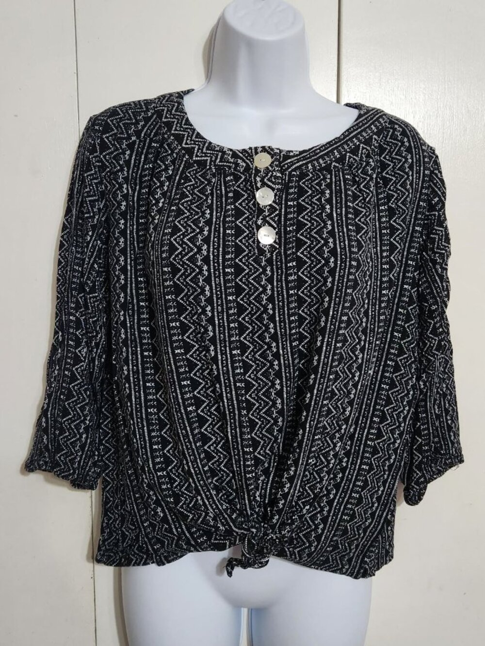Adrienne Vittadini Top Womens XL Black White Tribal Print Front Tie Rayon Blouse
